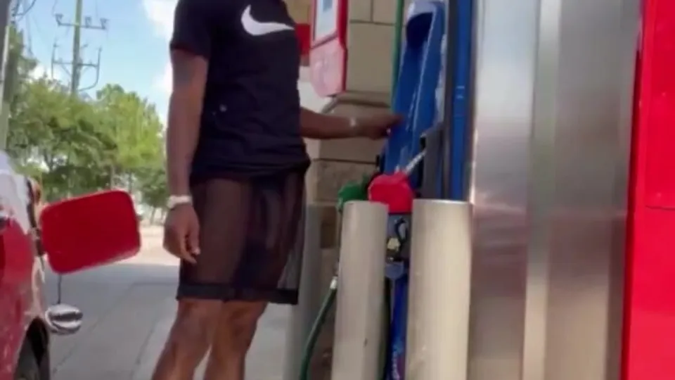 Black men showing off bulges/dick prints - ThisVid.com
