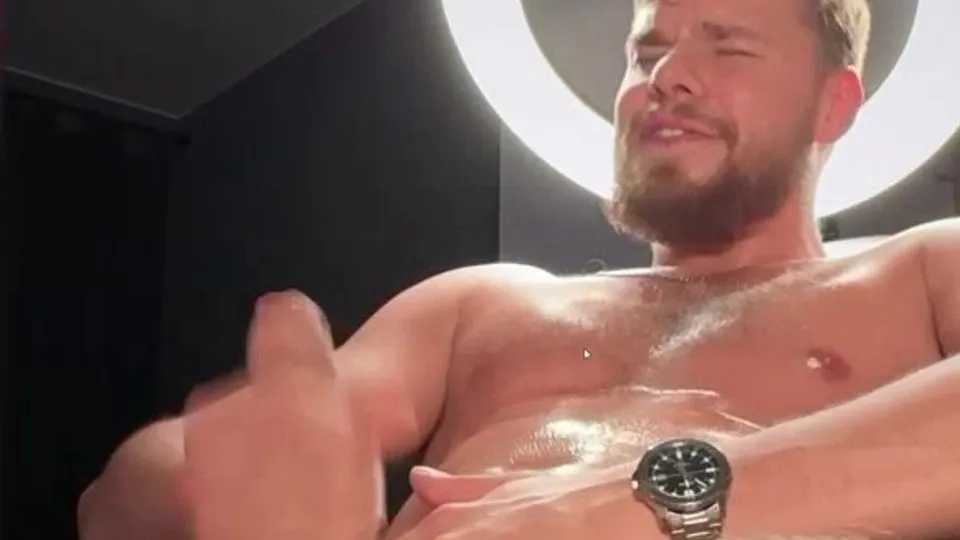 Blond guy cums on cam - video 2 - ThisVid.com
