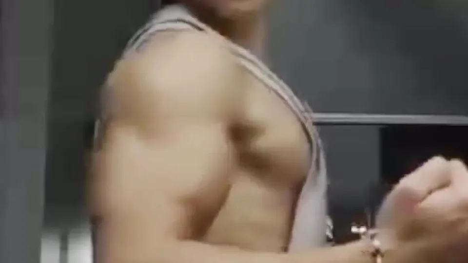 Blond Muscle Teen - Poser ! - ThisVid.com