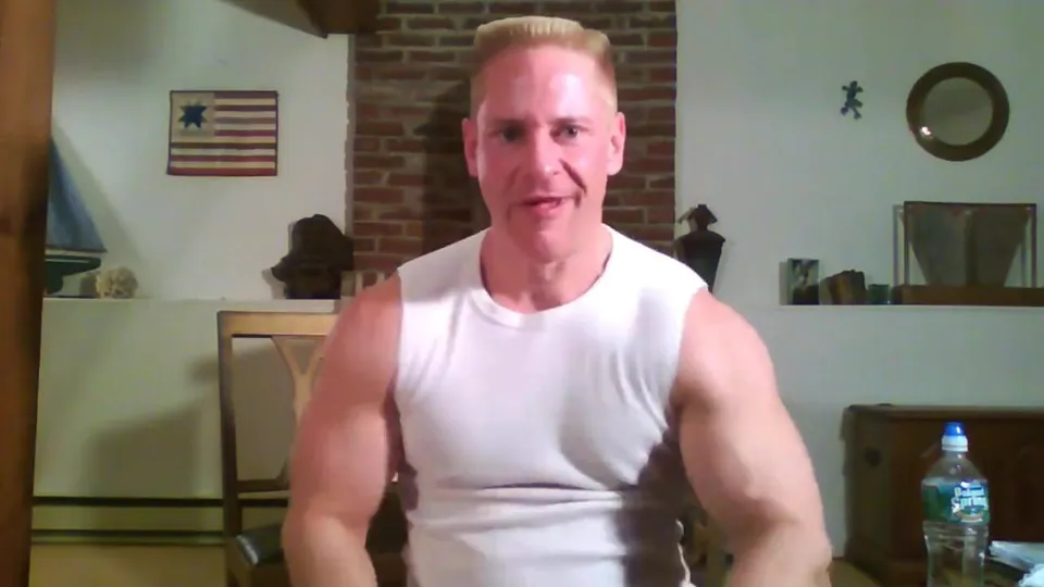 Blond muscle - video 2 - ThisVid.com