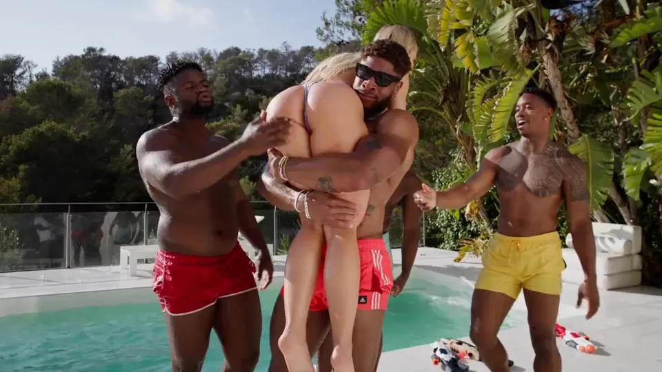 Blonde's Gangbang Debut with Four Black Bulls