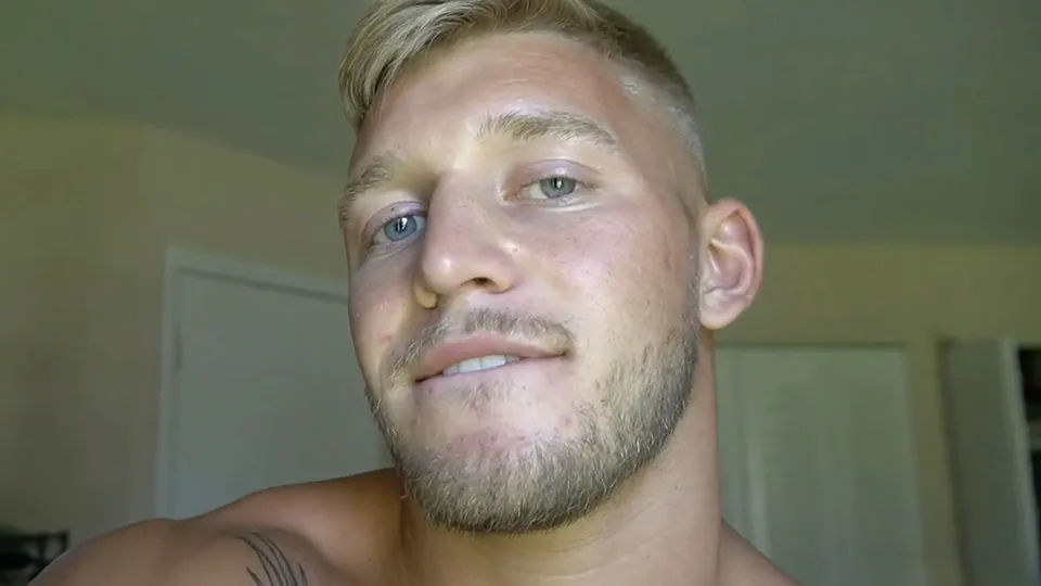 Blonde muscle jock showing ass, stroking & cumming - ThisVid.com