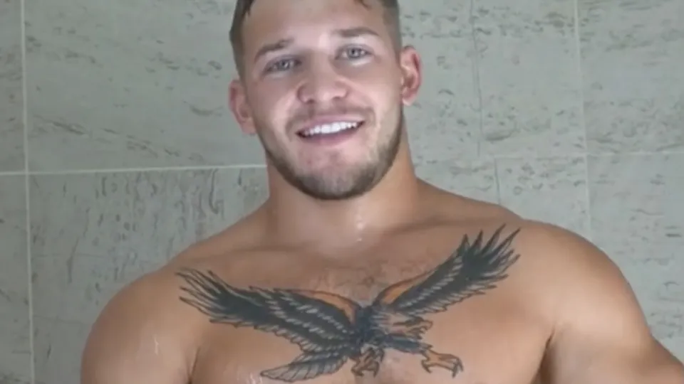 Blonde muscle jock, showing, jerking his meat & cumming - ThisVid.com