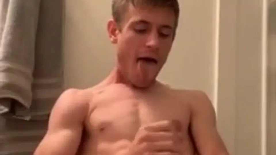 Blonde Twunk Cums For The Camera - ThisVid.com