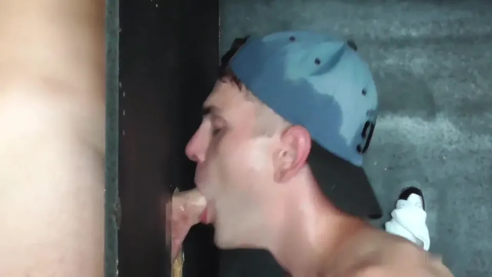 Blow job for hot aussie lad - ThisVid.com