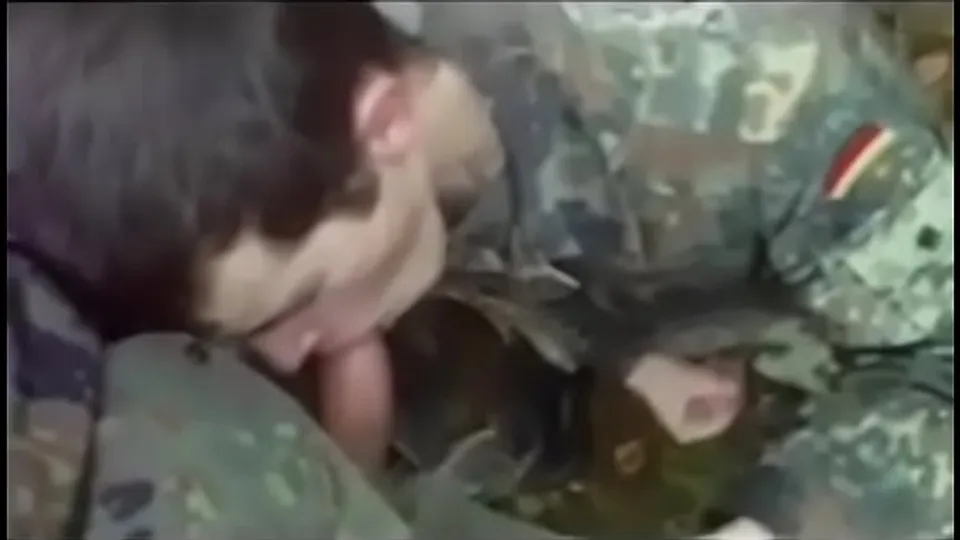 Blowjob in der militärblonden deutschen Hottie