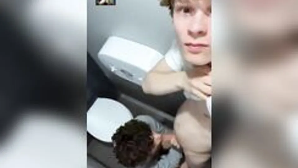 Blowjob @ The Toilets   OF9231