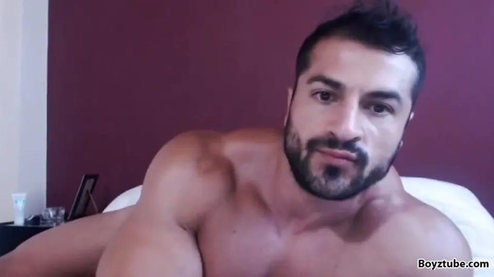 Body builder posing nude - video 2 - ThisVid.com