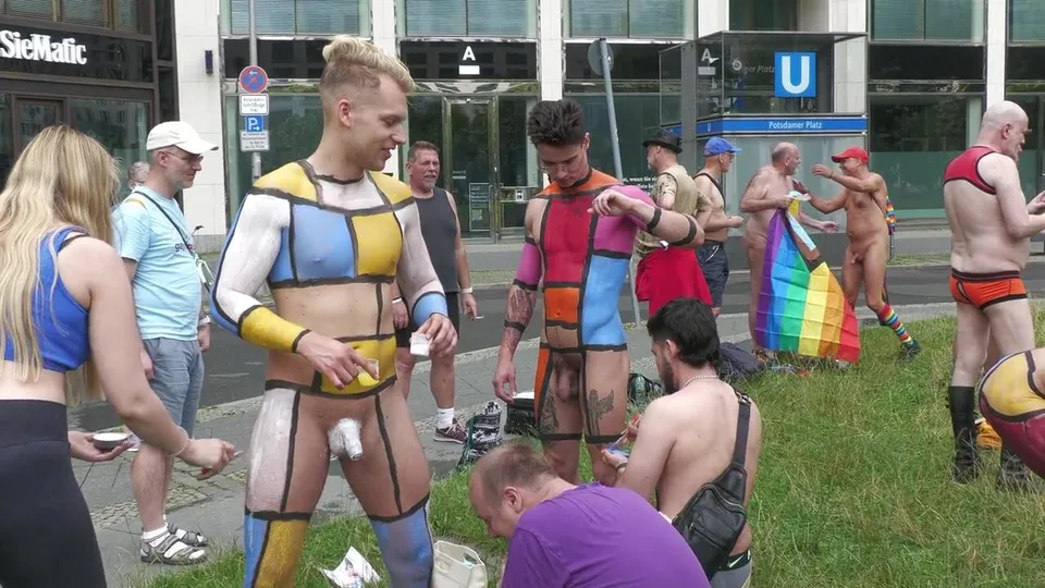 Body Painting parade 2 - ThisVid.com