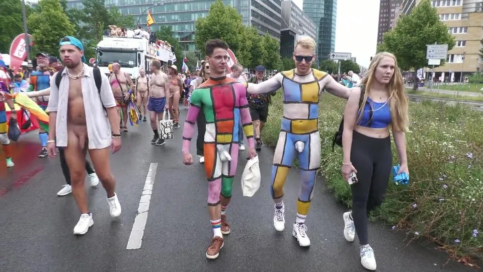 Body Painting parade 3 - ThisVid.com