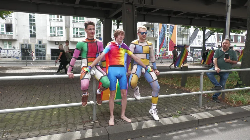 Body Painting parade - ThisVid.com