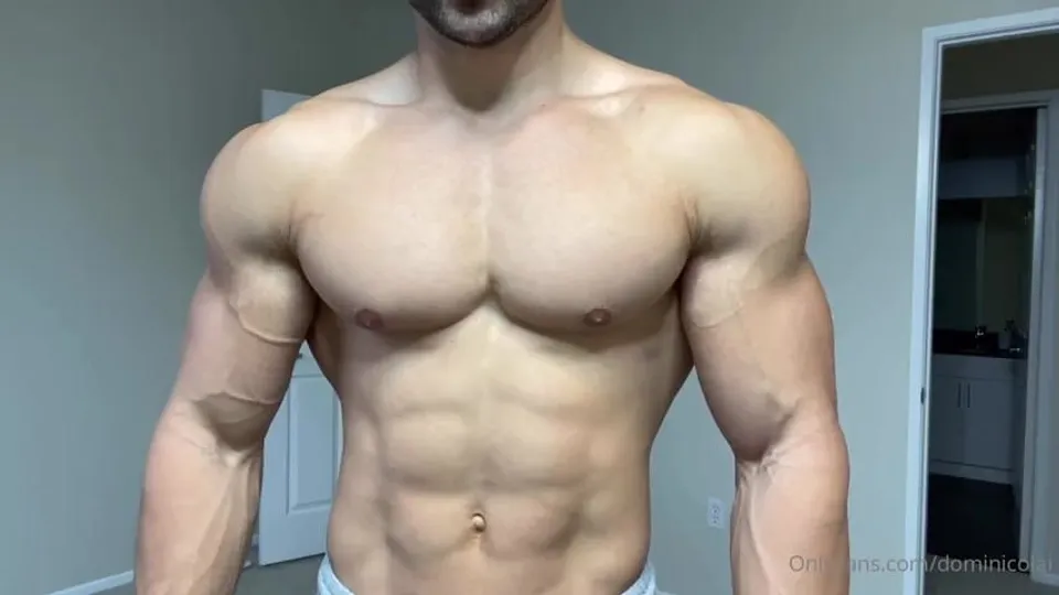 Body show and showing off my muscles – Dominick Nicolai (dominicolai)