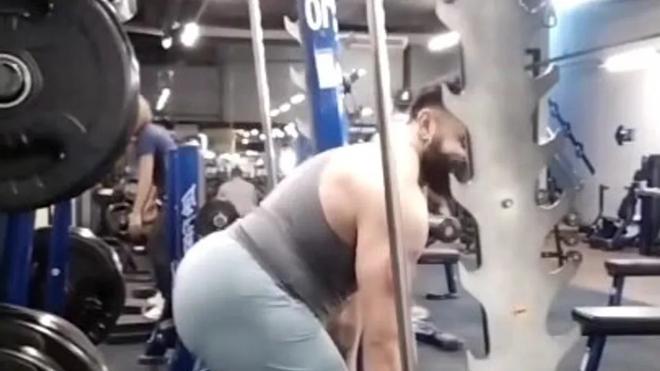 Bodybuilder Bottom Taking Dick - ThisVid.com