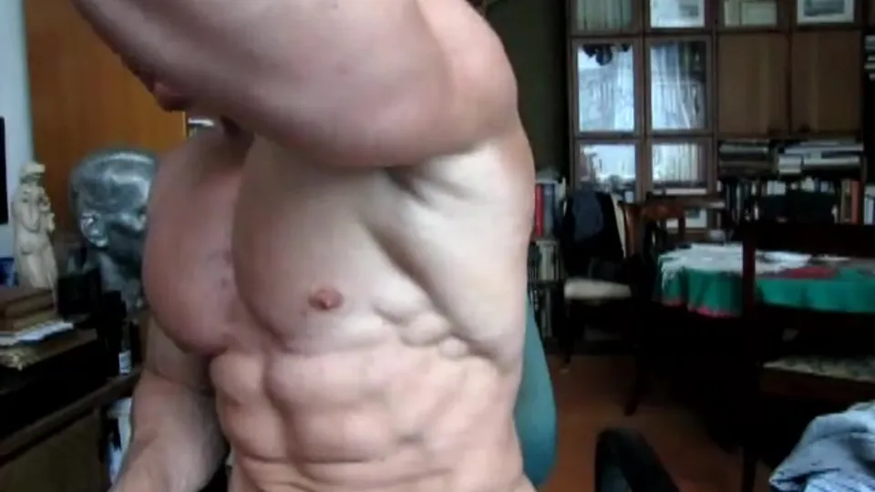 Bodybuilder chest worship - ThisVid.com