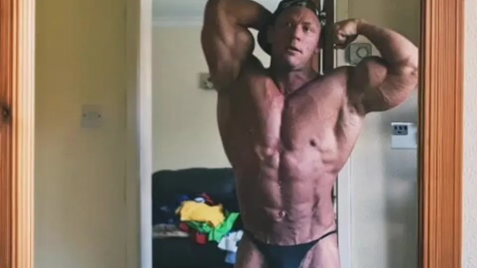 体育生大肌肉展示 - ThisVid.com