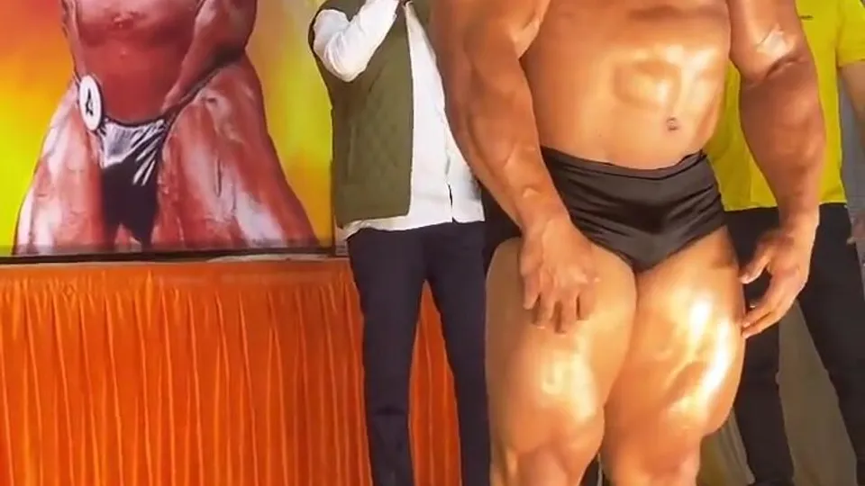Bodybuilder huge roid gut and pecs - ThisVid.com