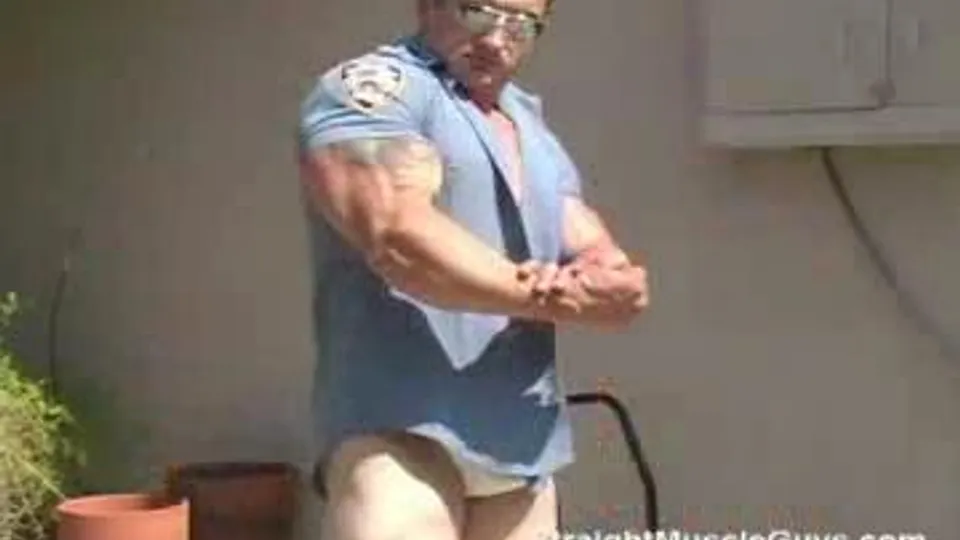 Muscle Worship: Bodybuilder Luke