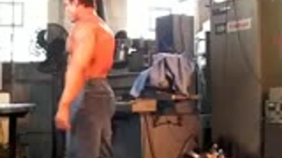 Bodybuilder Muscle Worship in worshop