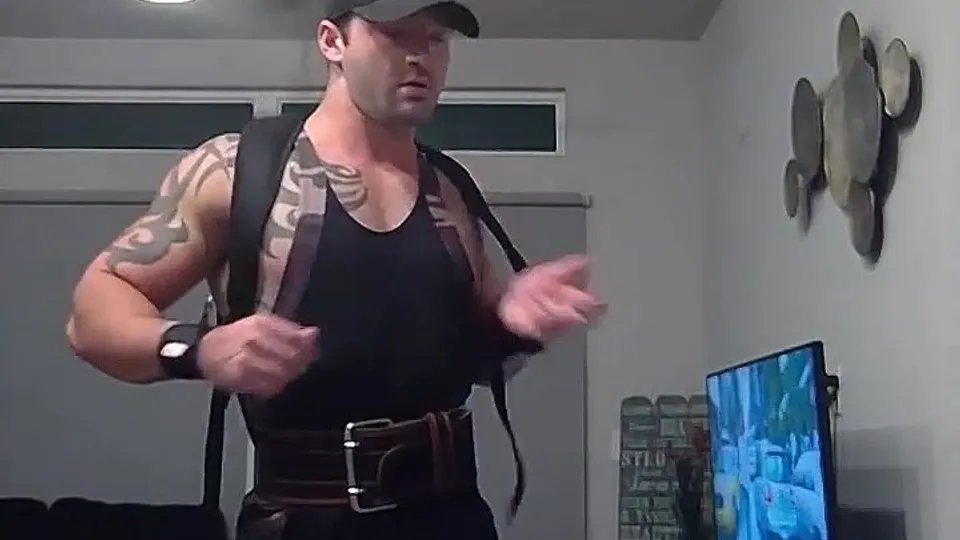 Bodybuilder Nude Show - video 12 - ThisVid.com