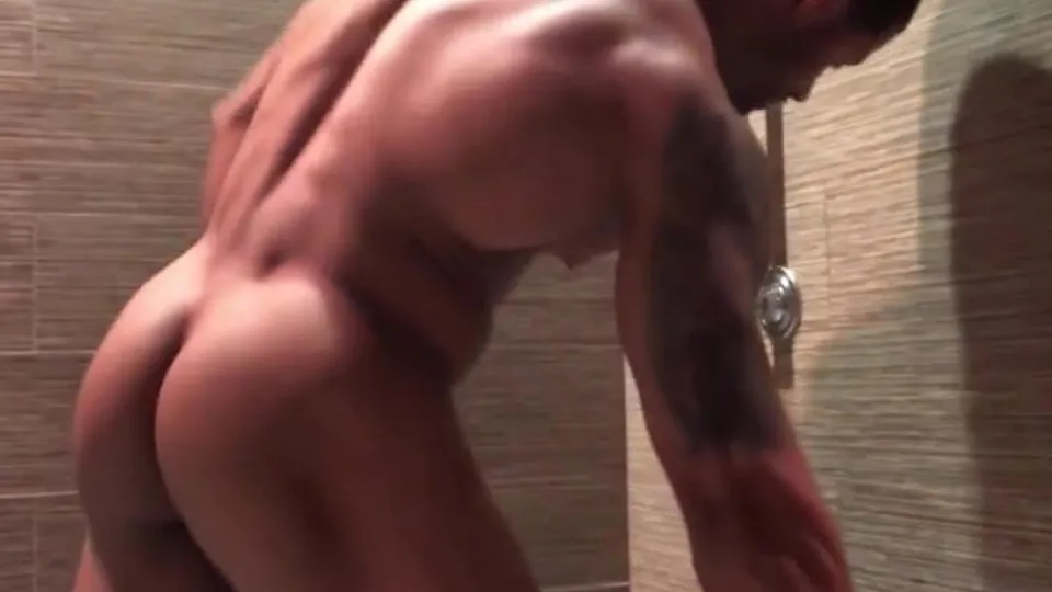 Bodybuilder Nude Show - video 51 - ThisVid.com