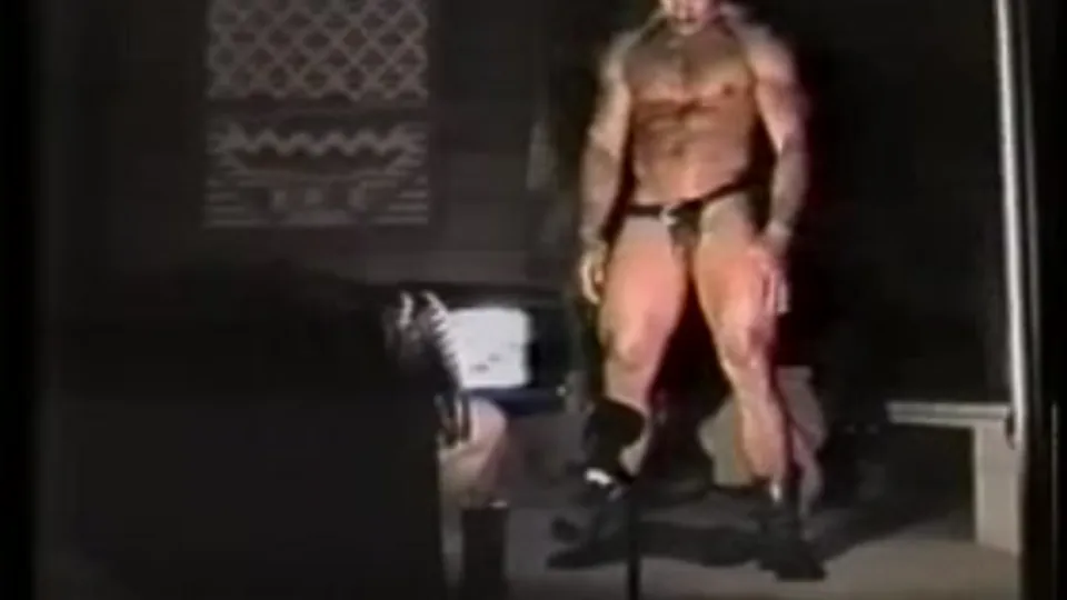 BODYBUILDER WORSHIP !