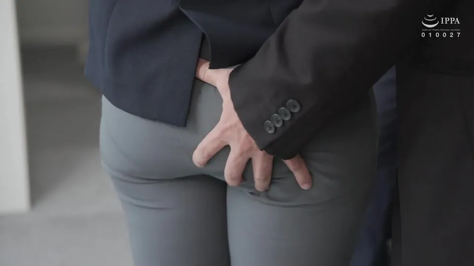 Hand grips thigh in professional setting