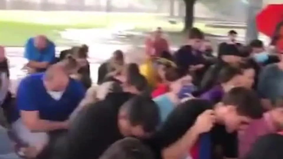 Bowing Down Blowjob and Facial