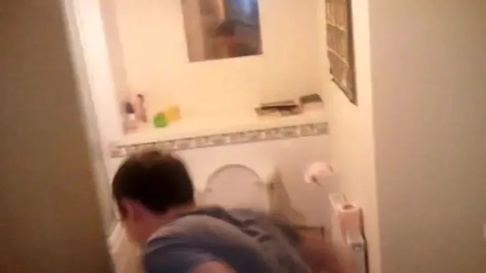 BOXING FRIEND IN THE SHOWER 2 - ThisVid.com