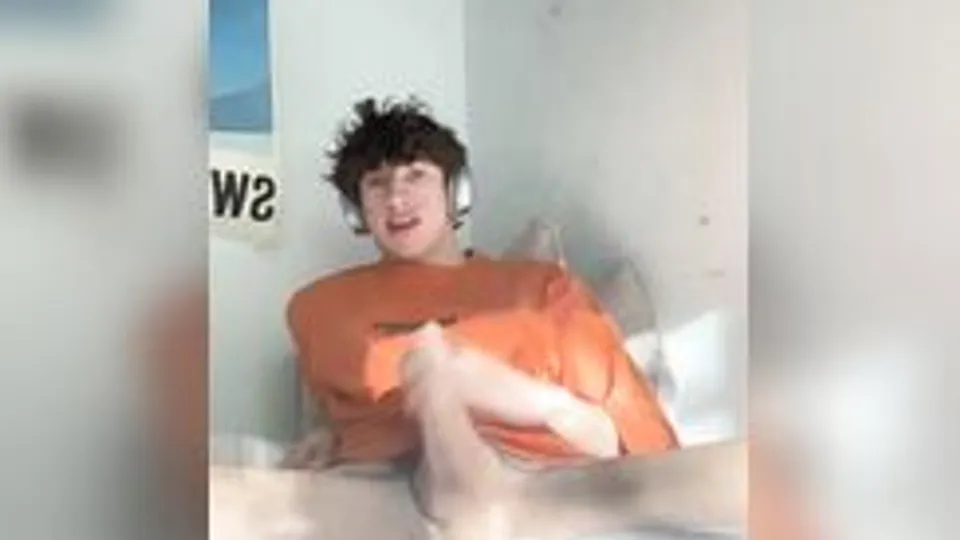 Boy Cum On His Own Hand Solo