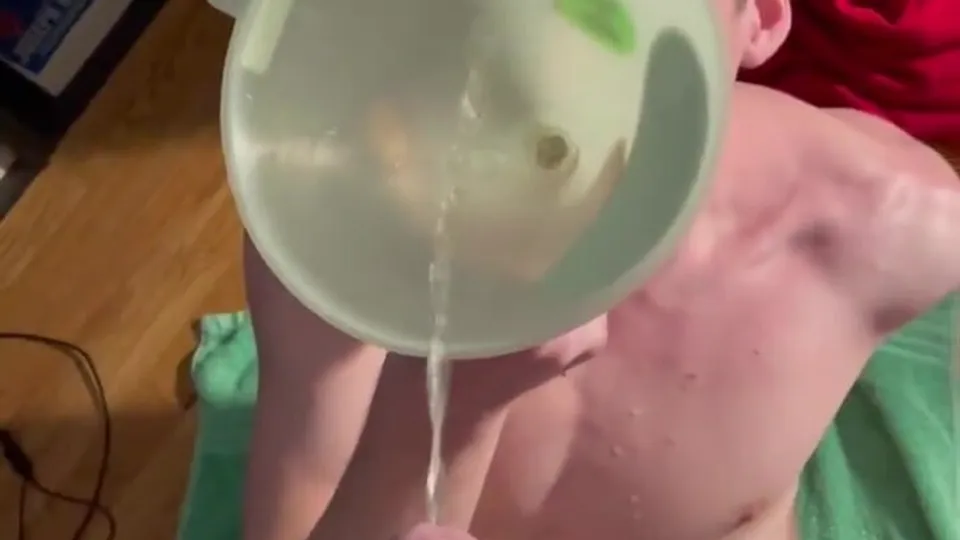 Boy drinking piss - ThisVid.com