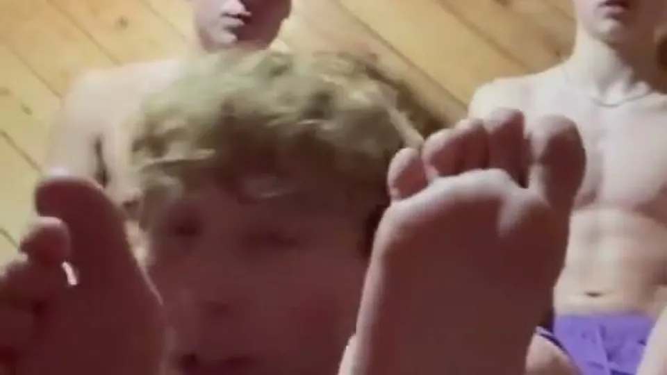 Boy feet - video 41 - ThisVid.com
