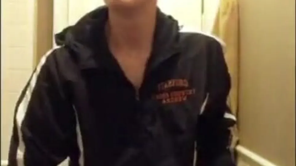Boy horny and eager to show off - ThisVid.com