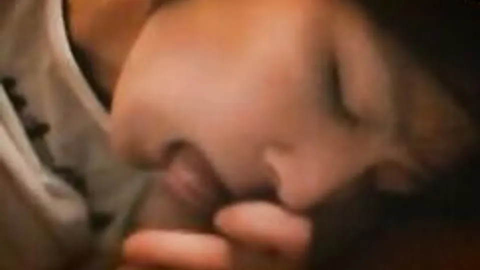 صبيان ناعمي يتحمسون في المنزل