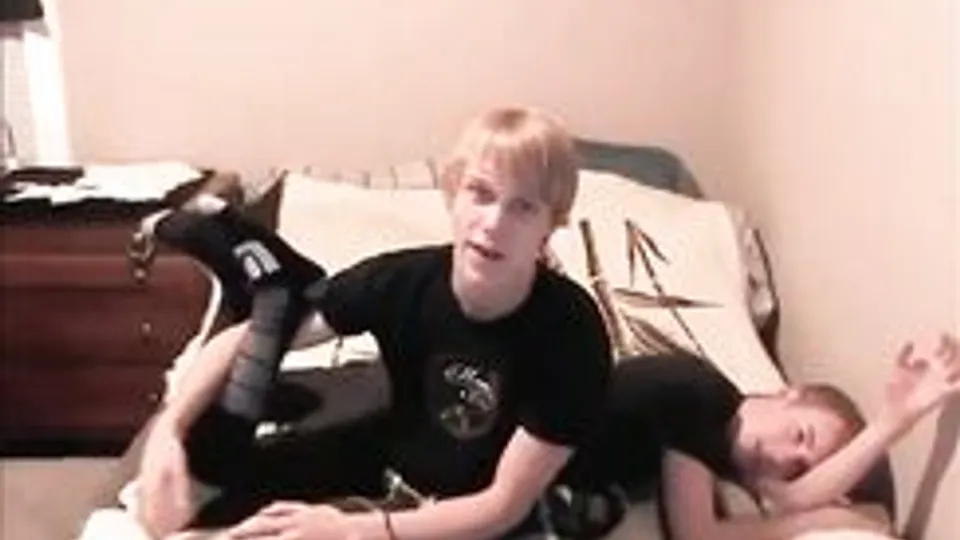 Gay Twinks Masturbate on Webcam