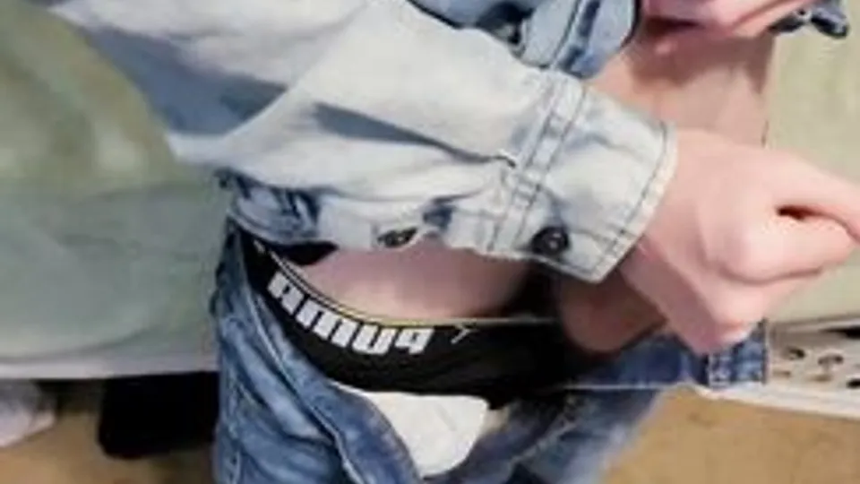 Boys Porn - Jerking off in blue jeans