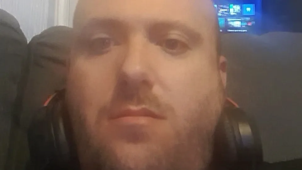 Brandon, 33yo from the UK - ThisVid.com