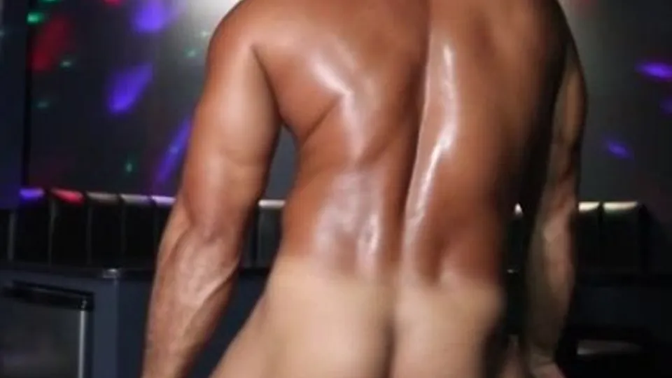 Brazilian Daddy's dance routine - ThisVid.com