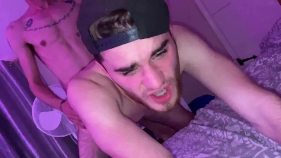 Brit lads fucking raw - ThisVid.com en anglais