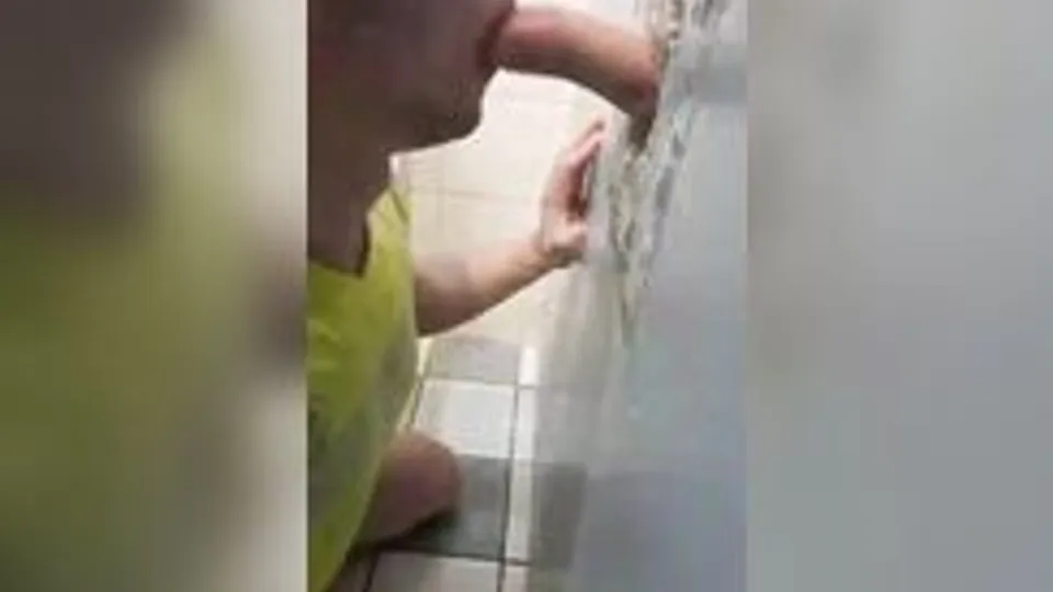 Brit Tom loves sucking cock through GloryHole!