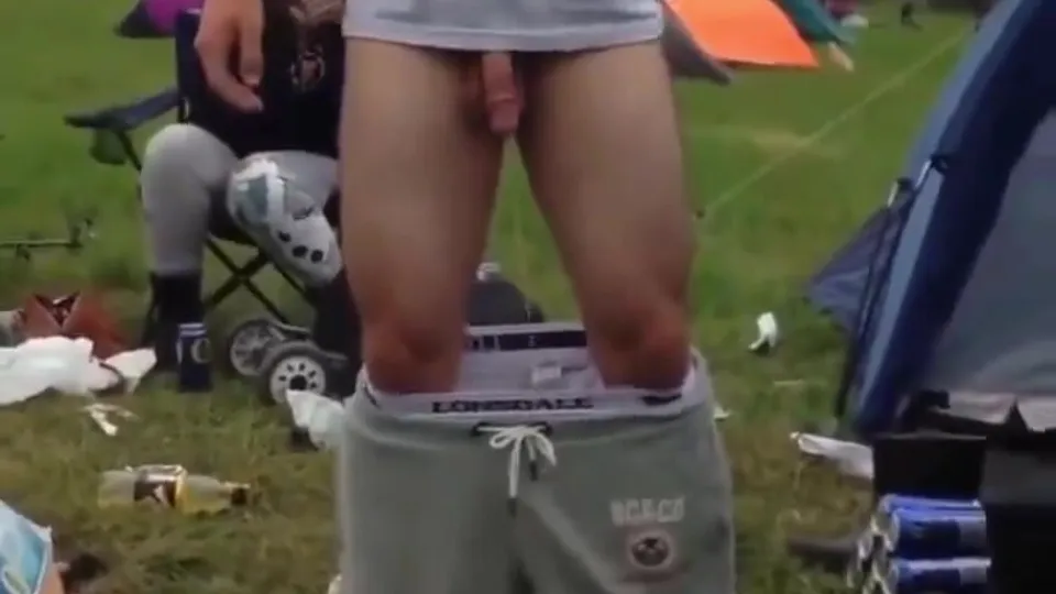 British lad pissing in public - ThisVid.com