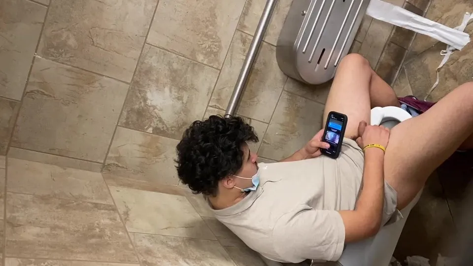 Bro warming up his dick at Home Depot - ThisVid.com