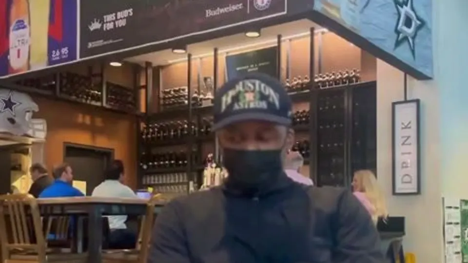 Bro was jerking off in public - ThisVid.com