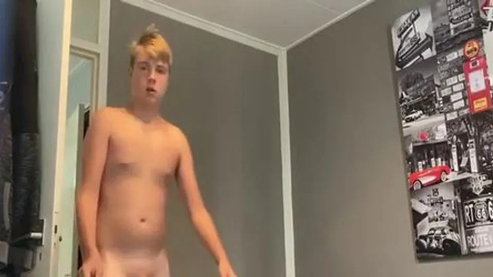 Broer neukt twink anaal en komt in kontje