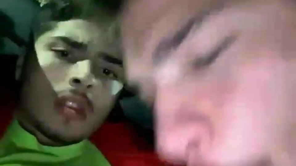 Bros suck in car - ThisVid.com