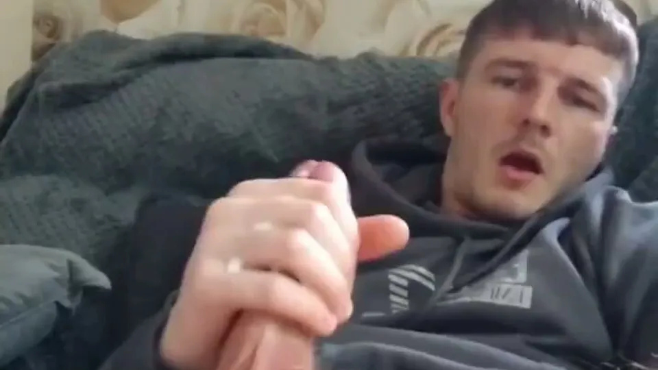 Brummie chav has a wank - ThisVid.com