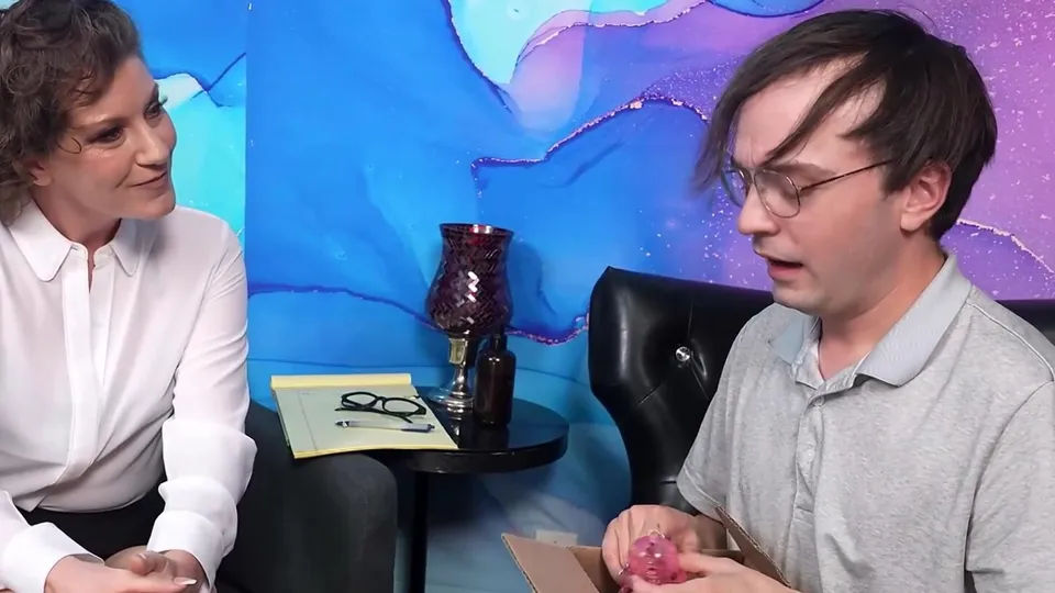 Brunette milf showing cuck how its done