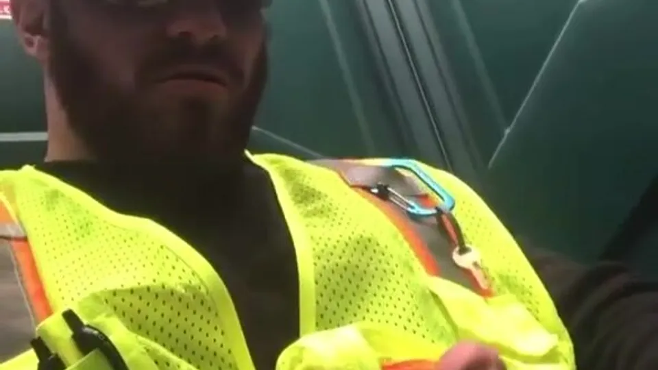 Builder in porta potty jerks it and cums - ThisVid.com