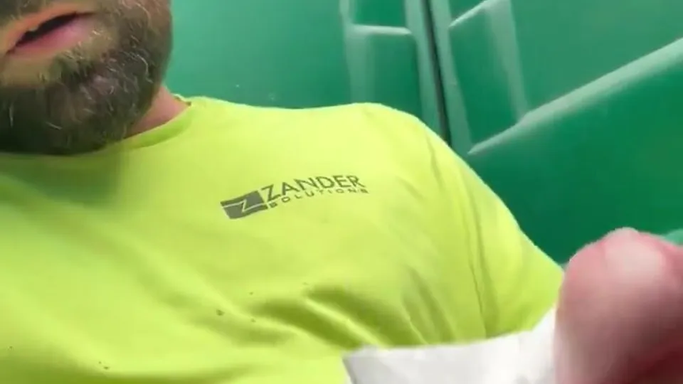 Builder jerks his cock in porta potty & cums - ThisVid.com