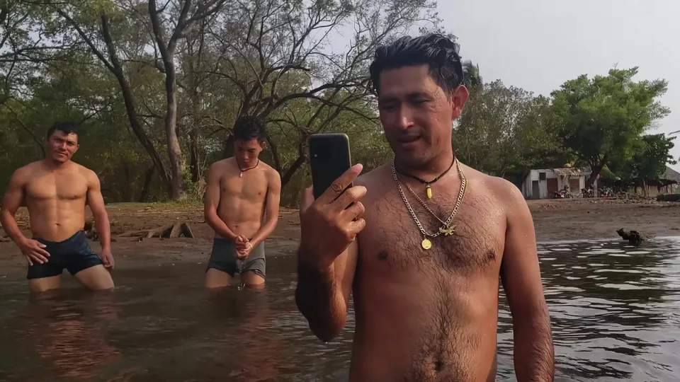 Bulges from El Salvador - ThisVid.com