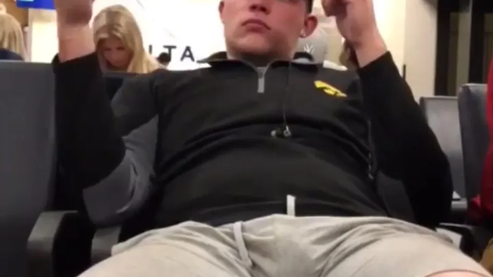 Bulging at the airport - ThisVid.com
